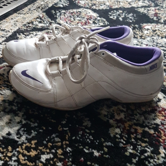 Vintage Nike Running Shoes - Picture 2 of 5